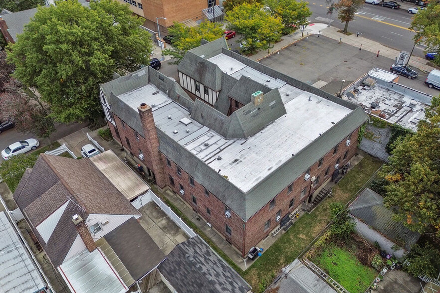 4324 208th St, Bayside, NY for sale - Building Photo - Image 3 of 15