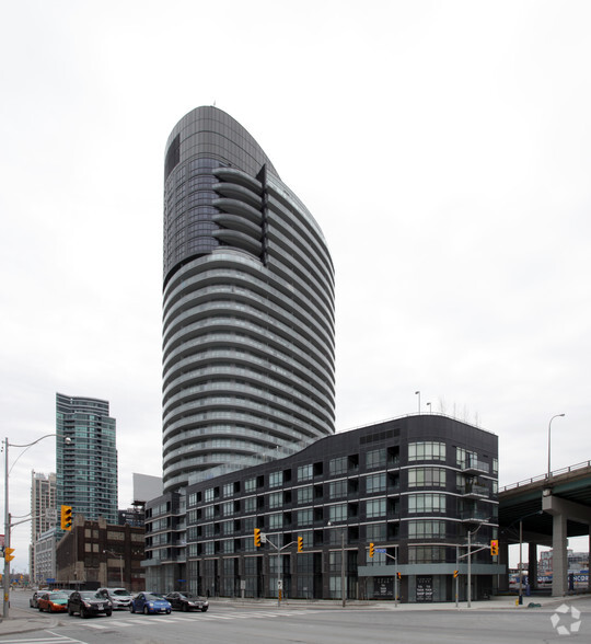 438 Lake Shore Blvd, Toronto, ON for lease - Primary Photo - Image 1 of 6