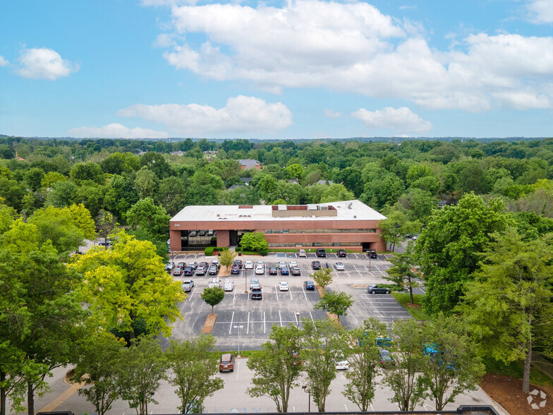 999 Executive Parkway Dr, Creve Coeur, MO for lease - Building Photo - Image 3 of 4