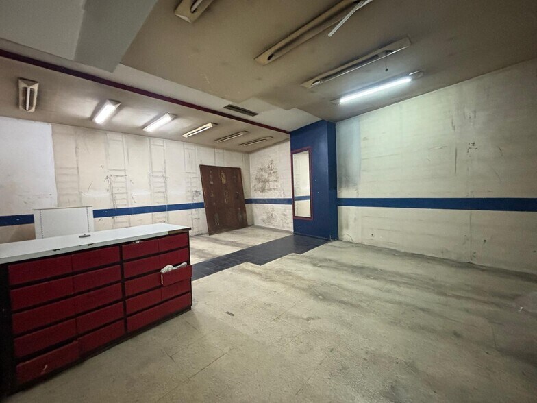 Retail in Córdoba for lease - Building Photo - Image 1 of 8