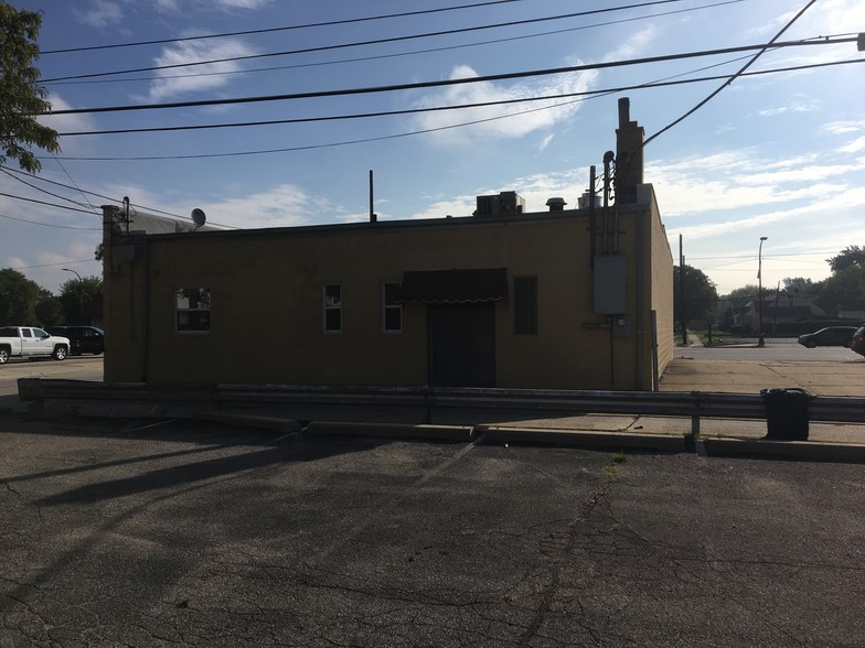 24055 Van Dyke Ave, Center Line, MI for sale - Building Photo - Image 2 of 5