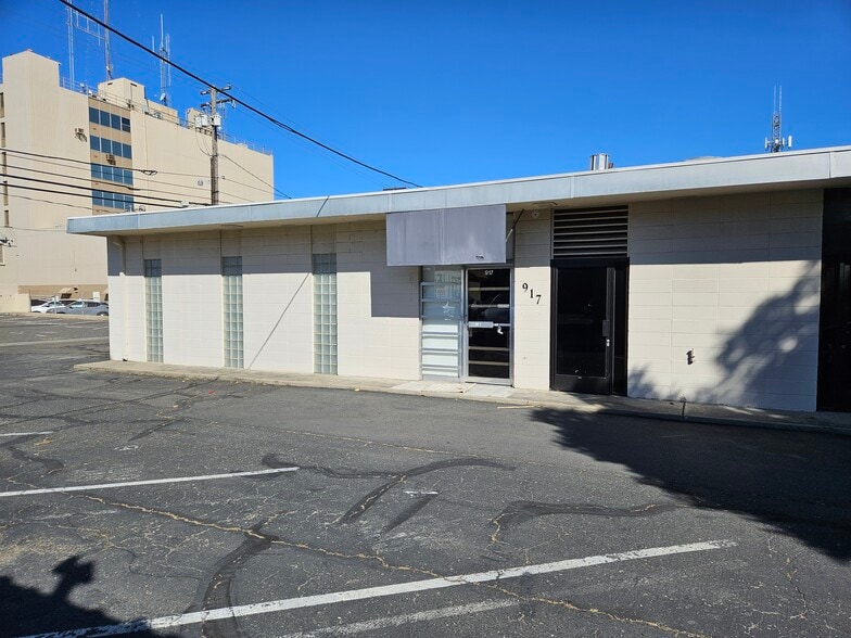 915-917 13th St, Modesto, CA for lease - Primary Photo - Image 1 of 4
