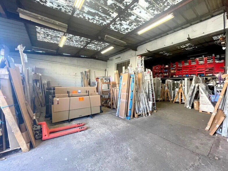 Flex in Sartrouville for lease - Interior Photo - Image 2 of 7