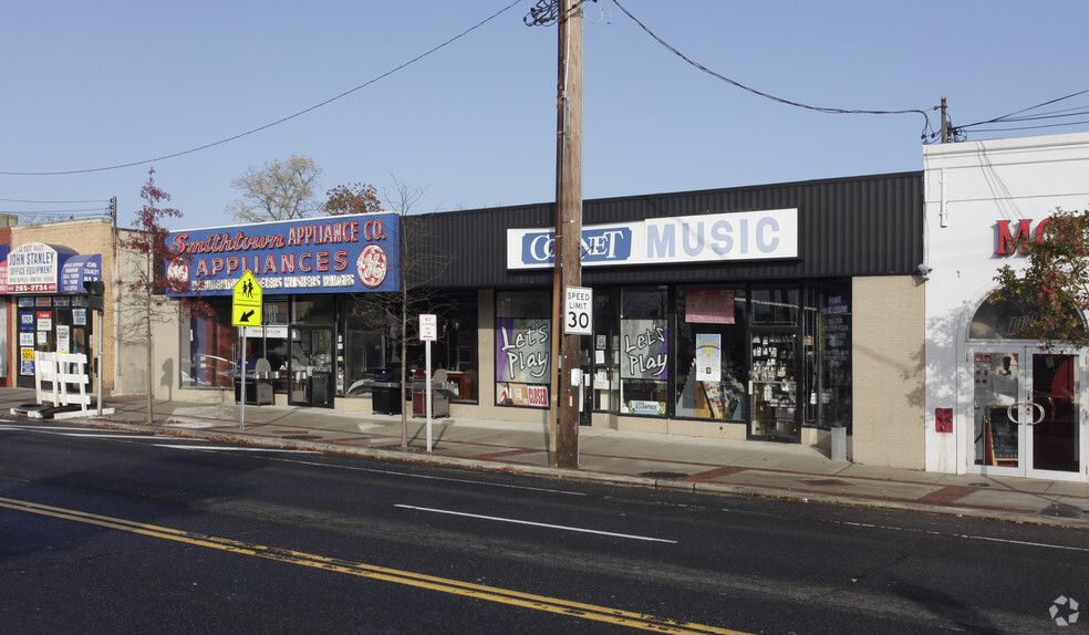 27-29 E Main St, Smithtown, NY for lease - Building Photo - Image 3 of 10