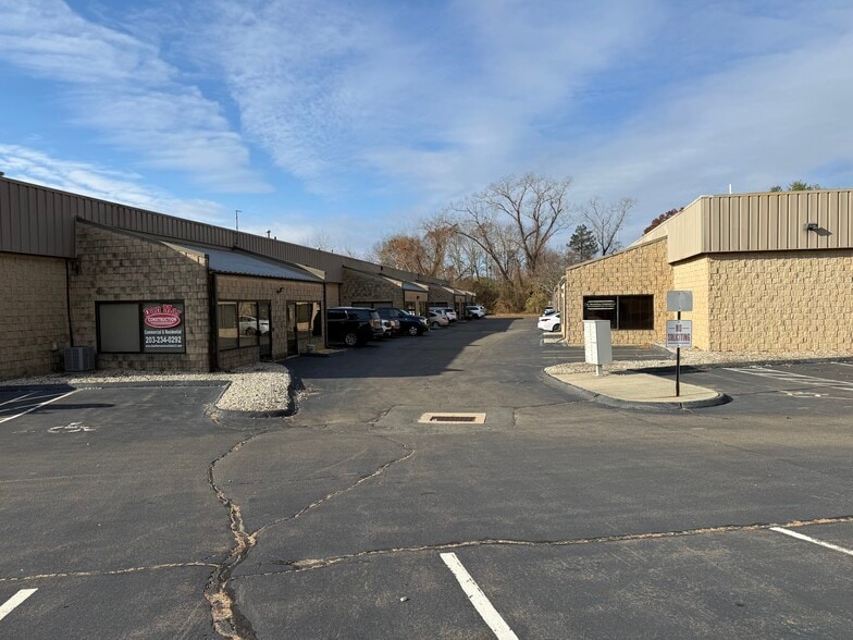 222 Elm St, North Haven, CT for lease - Building Photo - Image 2 of 9