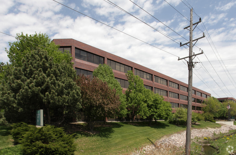 700 E Butterfield Rd, Lombard, IL for lease - Building Photo - Image 3 of 8