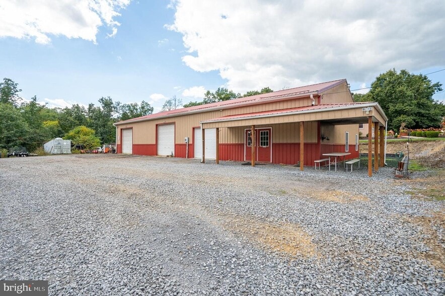 3246 Middleway Pike, Bunker Hill, WV for sale - Primary Photo - Image 1 of 1