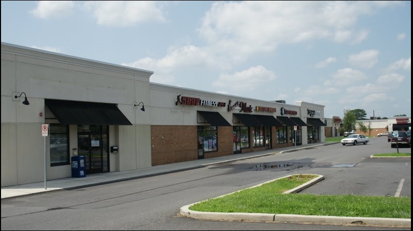 238-240 S West End Blvd, Quakertown, PA for lease - Primary Photo - Image 2 of 11