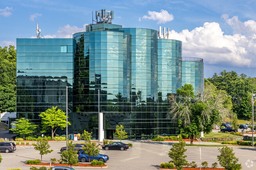 20 Trafalgar Sq, Nashua, NH for lease - Building Photo - Image 3 of 12