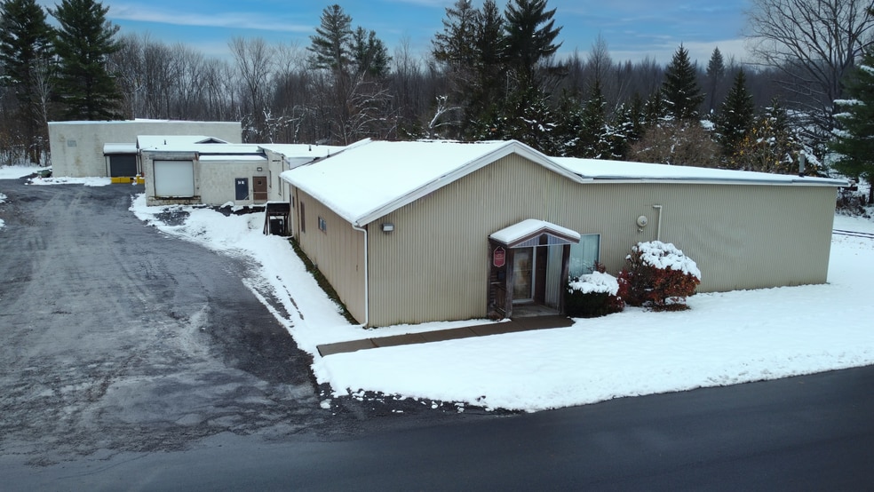 69 Chestnut St, Phoenix, NY for lease - Building Photo - Image 1 of 6