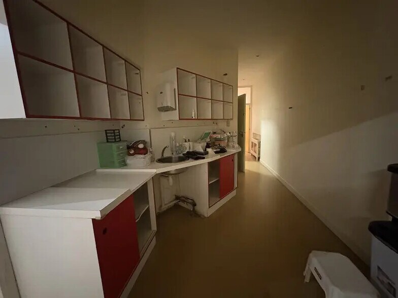 Retail in Toulouse for lease - Interior Photo - Image 2 of 9