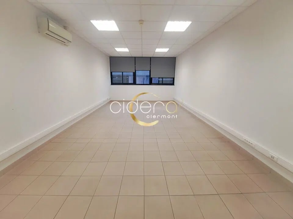 Office in Romagnat for lease Interior Photo- Image 1 of 7