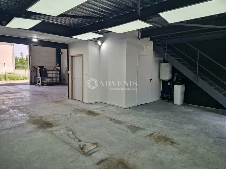 Flex in Dagneux for lease - Building Photo - Image 3 of 5