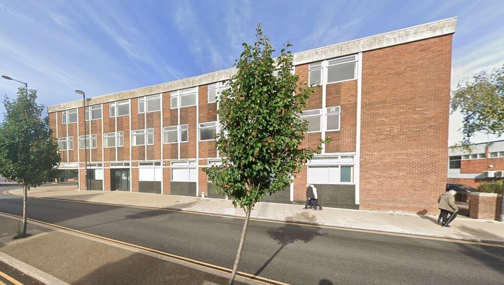 4 High St N, Dunstable for lease - Building Photo - Image 2 of 4