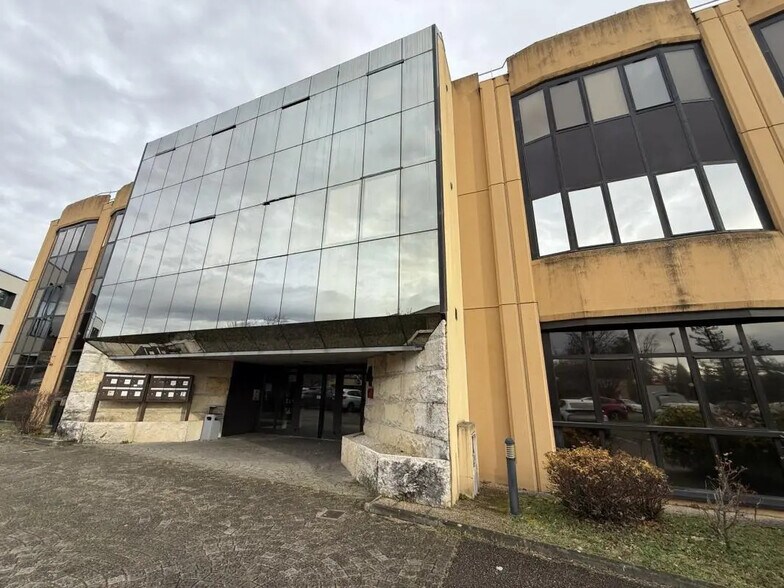 4 Rue Claude Chappe, Saint-Didier-au-Mont-d'Or for sale - Building Photo - Image 3 of 9