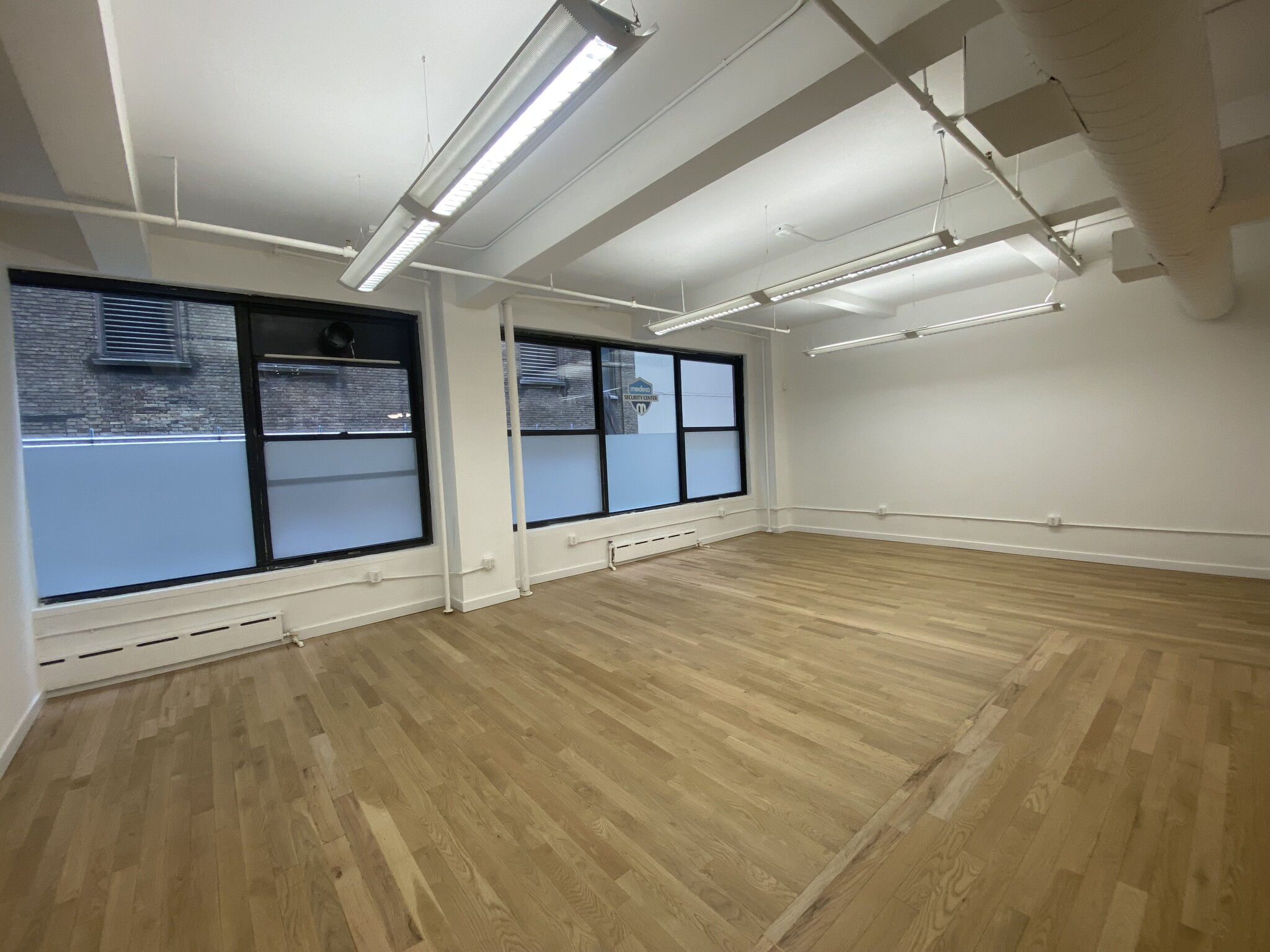 223-225 W 35th St, New York, NY for lease Interior Photo- Image 1 of 3