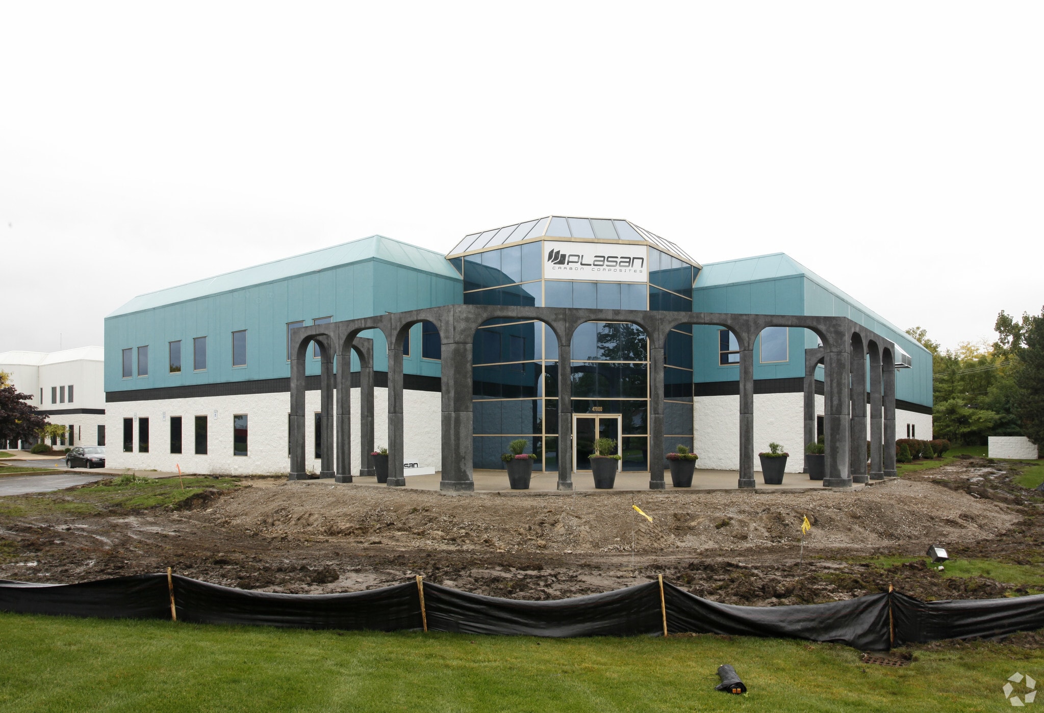 47000 Liberty Dr, Wixom, MI 48393