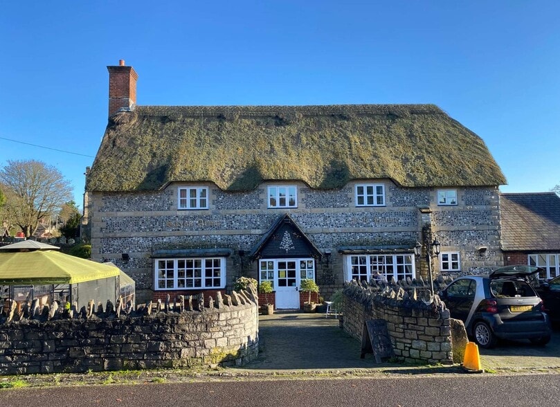 20 The Sq, Stratton for sale - Primary Photo - Image 1 of 1