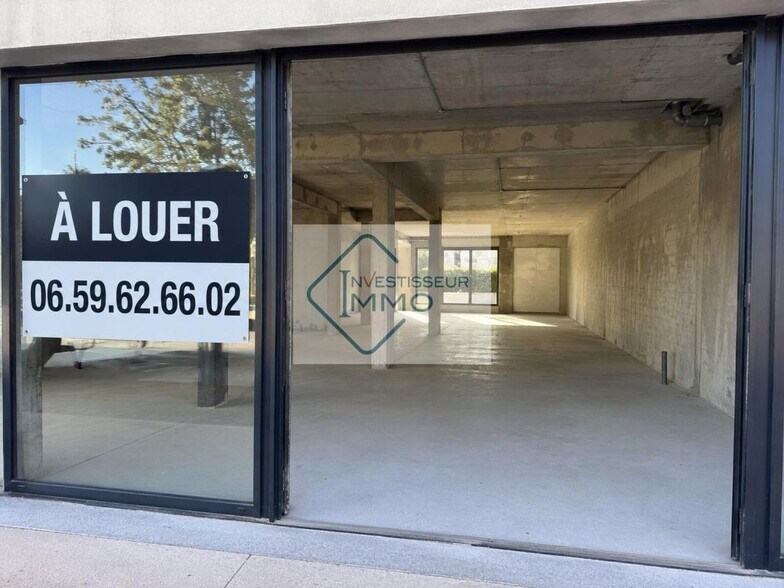 Retail in Noisy Le Sec for lease - Building Photo - Image 1 of 4
