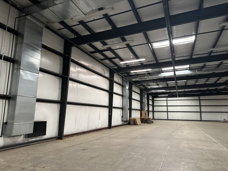 135 Industrial Blvd, Madison, MS for lease - Interior Photo - Image 2 of 16