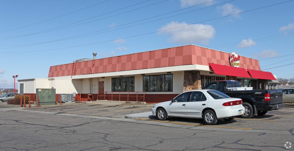 4765 Montgomery Rd, Cincinnati, OH for sale - Primary Photo - Image 1 of 2