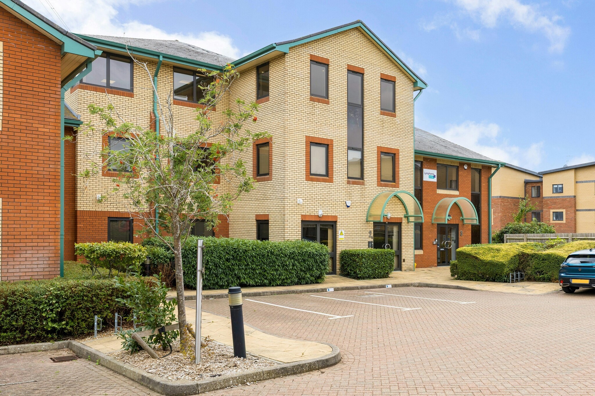 Smeaton Clos, Aylesbury for lease Building Photo- Image 1 of 17