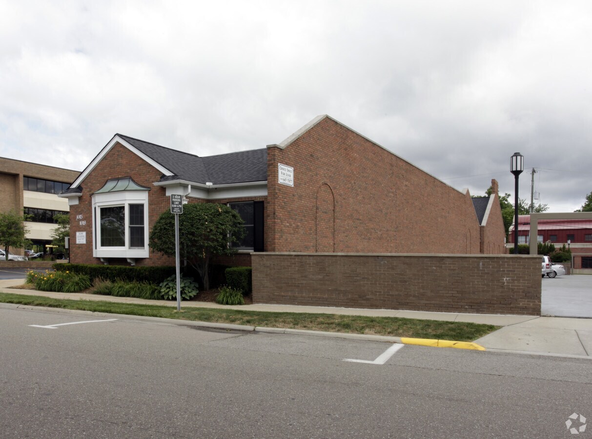 10151019 Haynes St, Birmingham, MI 48009