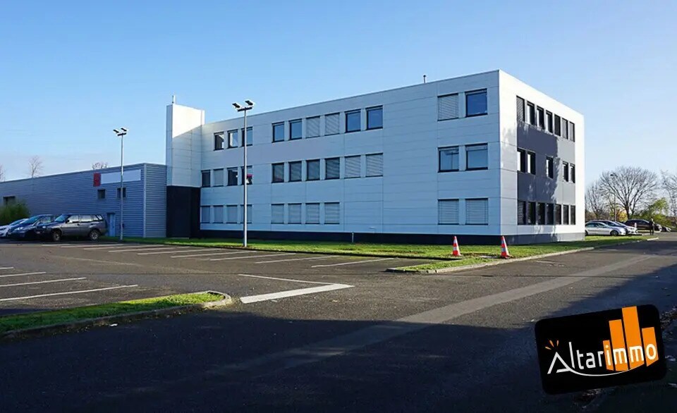 Office in Chartres for lease - Building Photo - Image 2 of 8