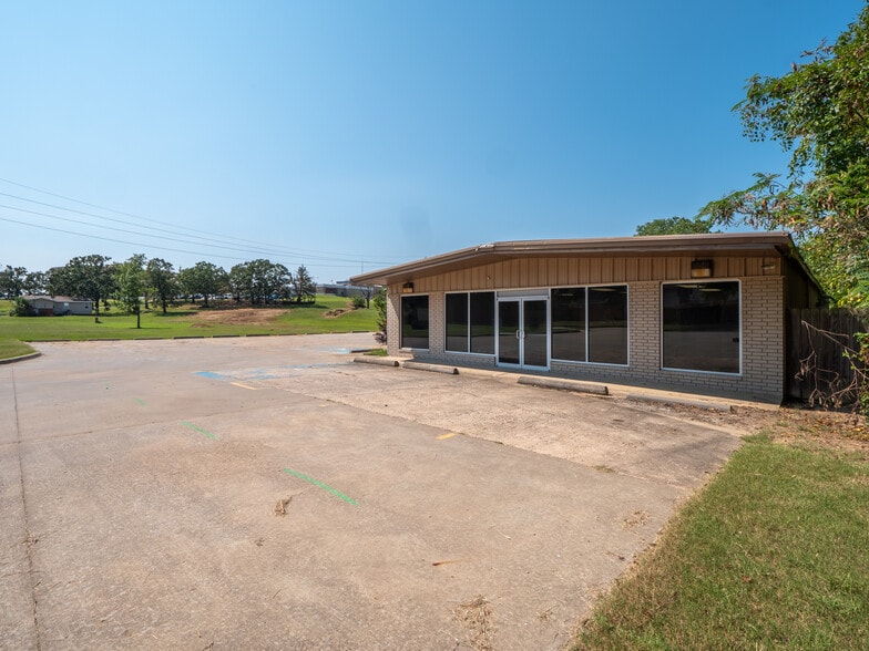 1101 N Strong Blvd, Mcalester, OK for sale - Primary Photo - Image 1 of 21