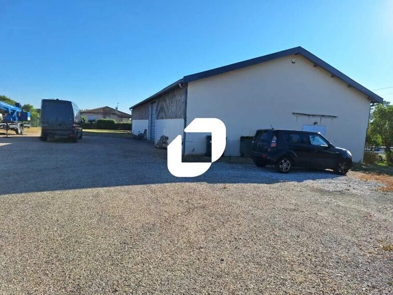 Flex in Sainte-Eulalie for lease - Building Photo - Image 1 of 7