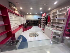 Retail in Igualada, Barcelona for lease Interior Photo- Image 2 of 8