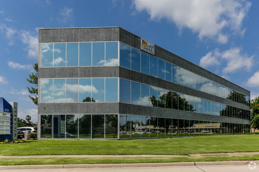 800 Wilcrest Dr, Houston, TX for lease - Building Photo - Image 3 of 10