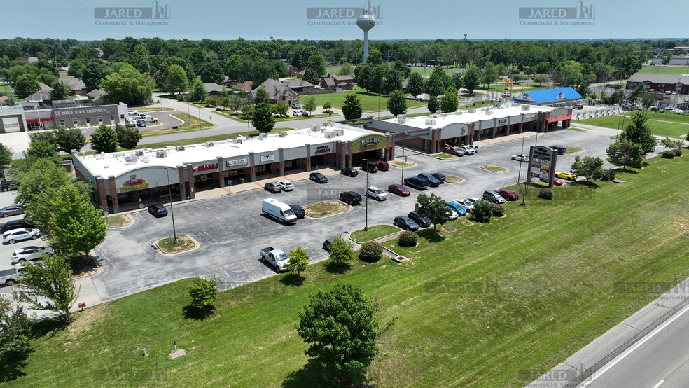 701-703 N McCroskey St, Nixa, MO for lease - Building Photo - Image 2 of 8