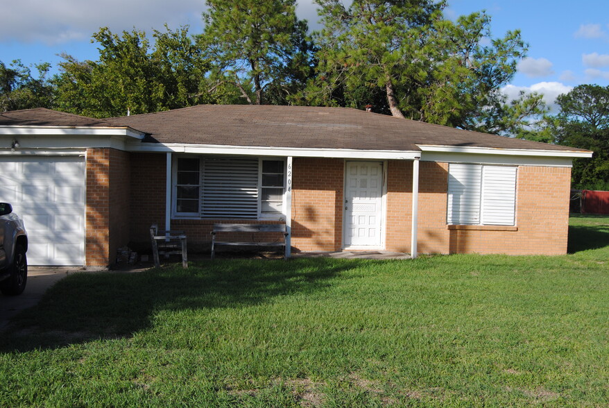 6204 Highway 6, Hitchcock, TX for sale - Primary Photo - Image 1 of 16