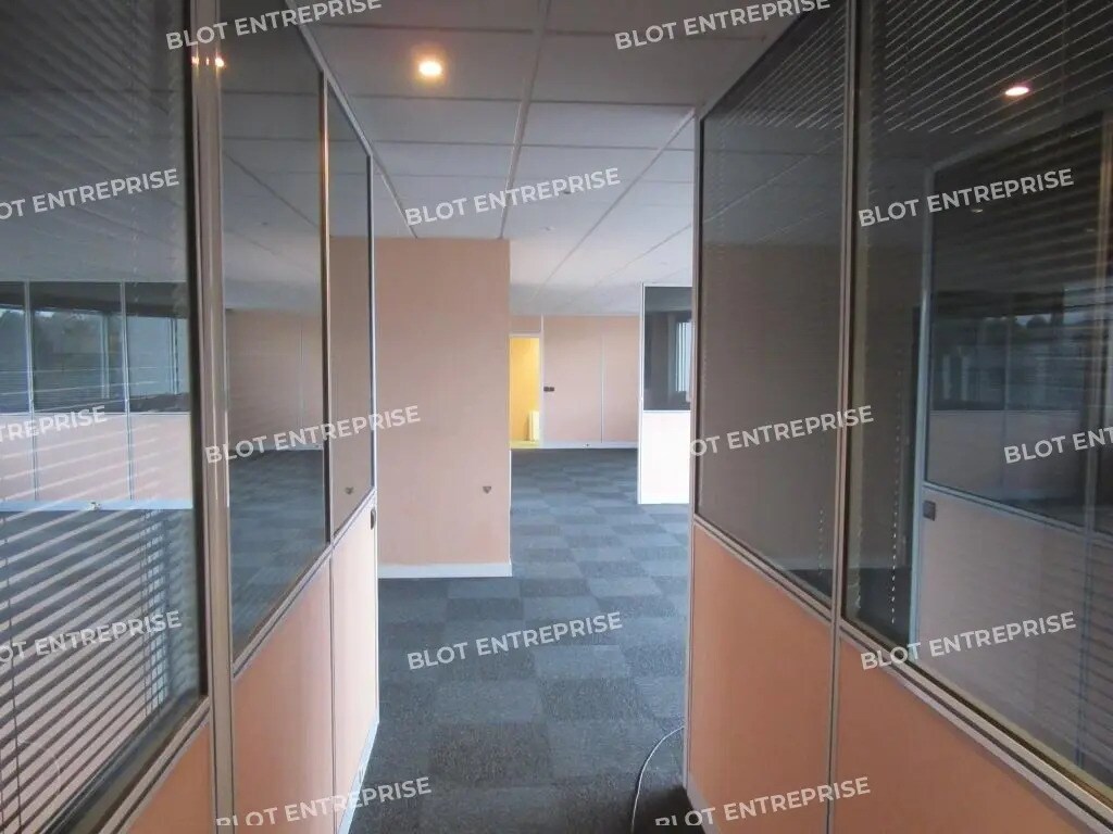 Office in Saint-Grégoire for lease Interior Photo- Image 1 of 7