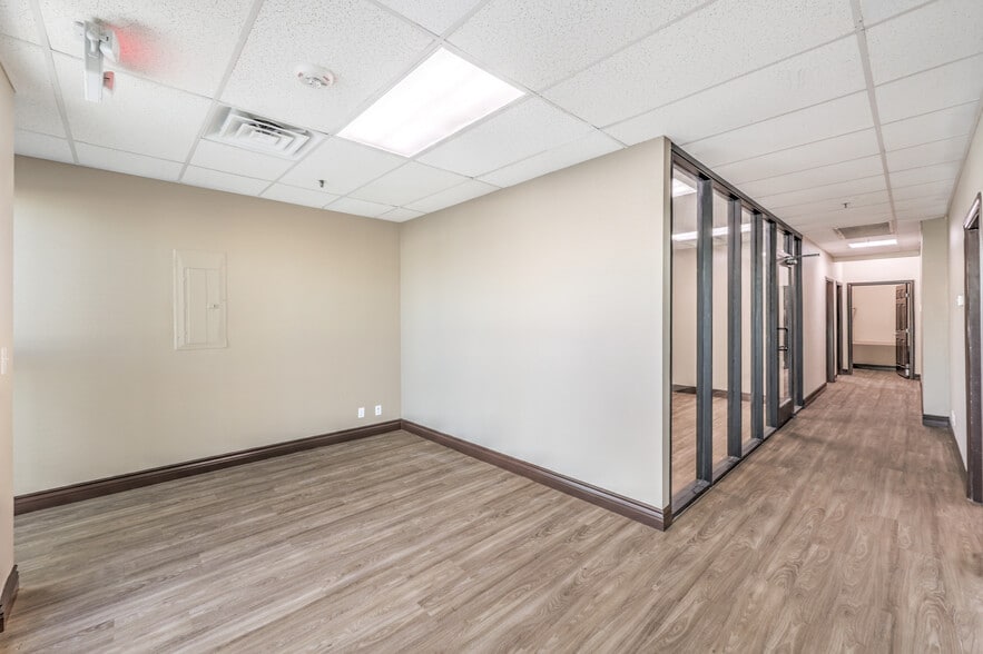 4270 S Decatur Blvd, Las Vegas, NV for lease - Building Photo - Image 2 of 12