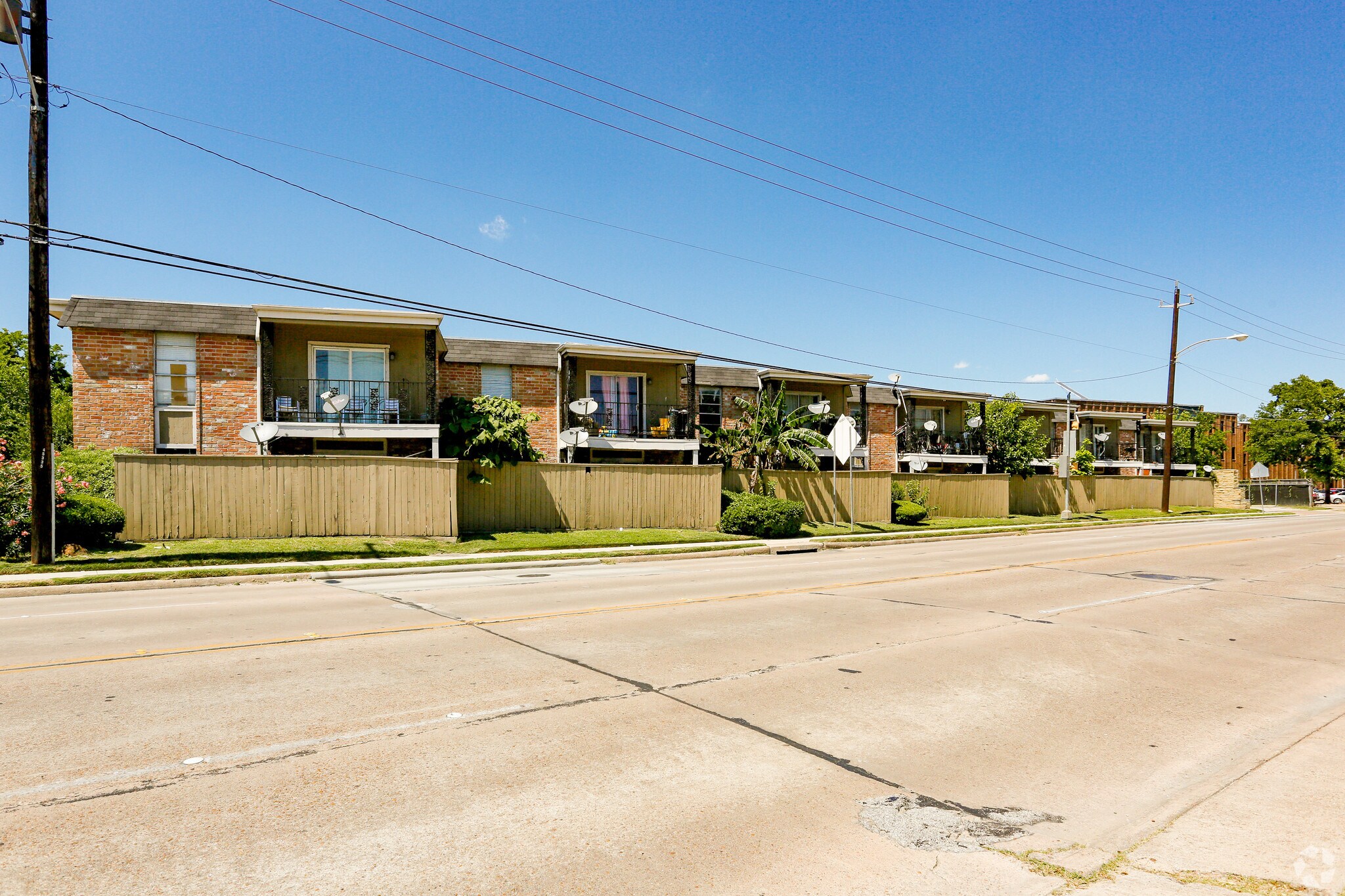 9616 Long Point Rd, Houston, TX 77055 MacArthur Park Apartments
