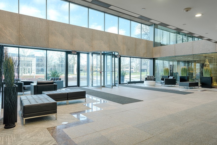 1733 Park St, Naperville, IL for lease - Lobby - Image 1 of 10