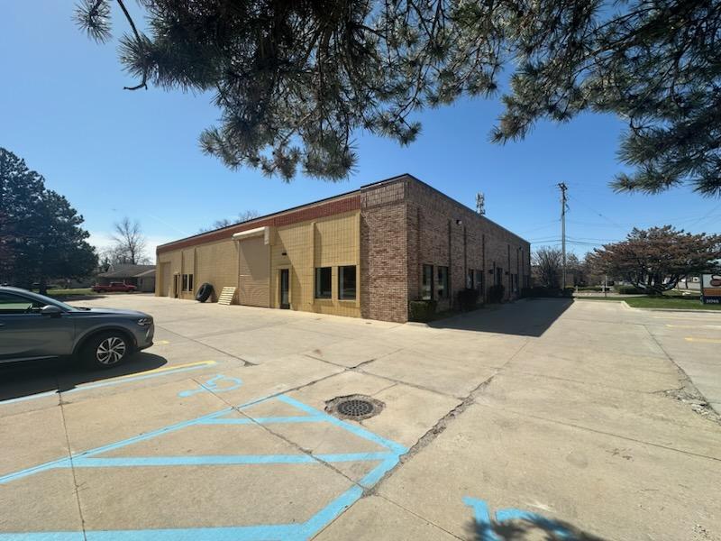 31745-31747 8 Mile Rd, Livonia, MI for lease Building Photo- Image 1 of 8