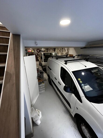 Flex in Marseille for sale - Interior Photo - Image 2 of 5