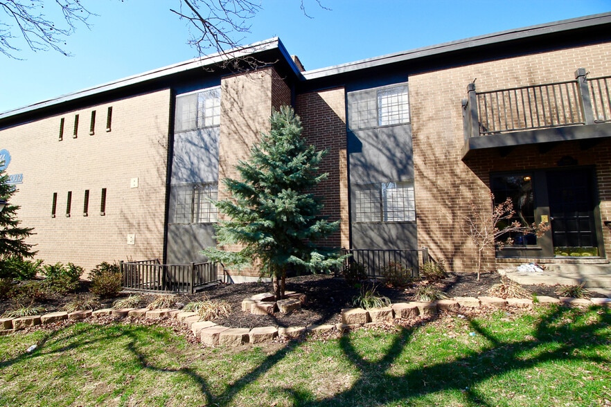 4440-4444 Jarboe St, Kansas City, MO for sale - Building Photo - Image 2 of 18