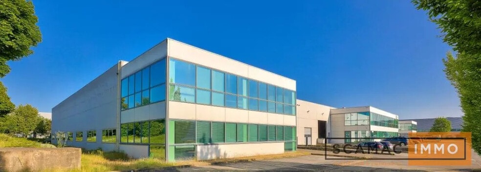 Industrial in Chilly-Mazarin for lease - Building Photo - Image 1 of 2