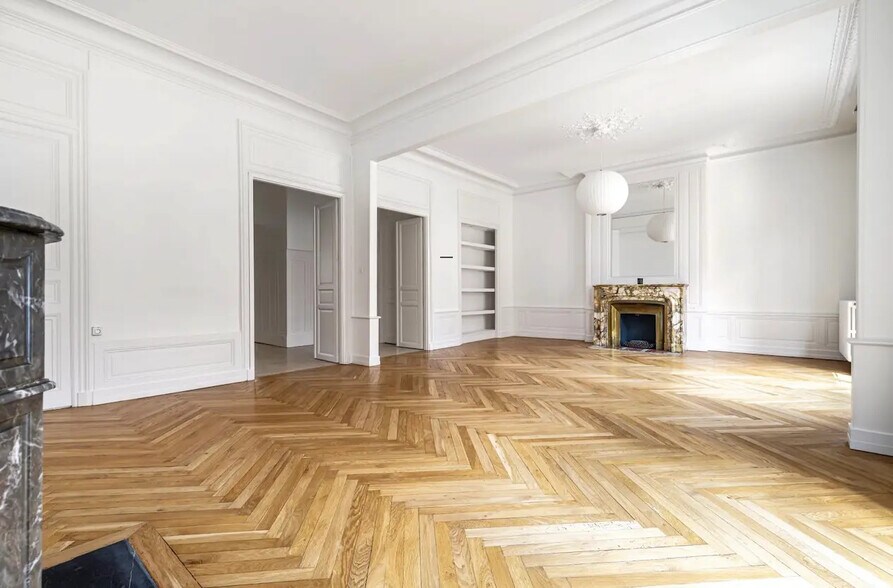 Office in Paris for lease - Interior Photo - Image 3 of 5