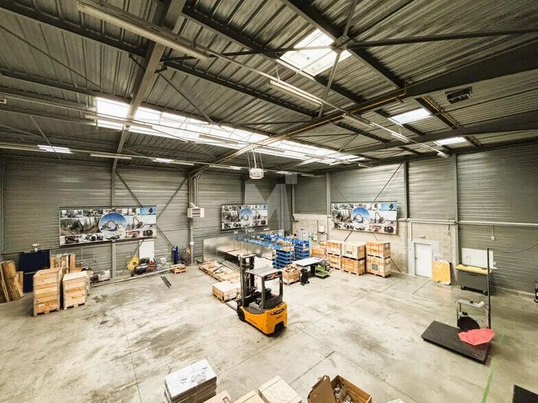 Flex in Chilly-Mazarin for lease - Interior Photo - Image 3 of 9