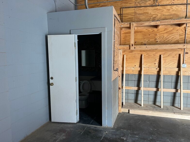 3911 N Braeswood Blvd, Houston, TX for lease - Interior Photo - Image 3 of 7