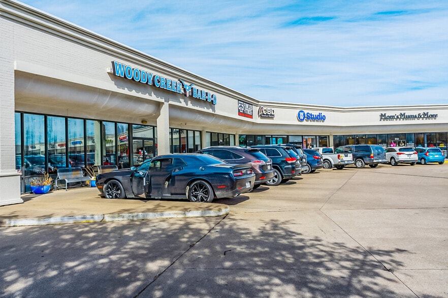 1700-1760 Mall Cir, Fort Worth, TX for lease - Building Photo - Image 3 of 18