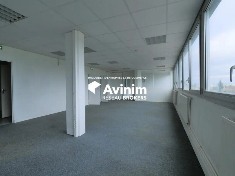 Industrial in Herblay-sur-Seine for lease - Interior Photo - Image 2 of 2