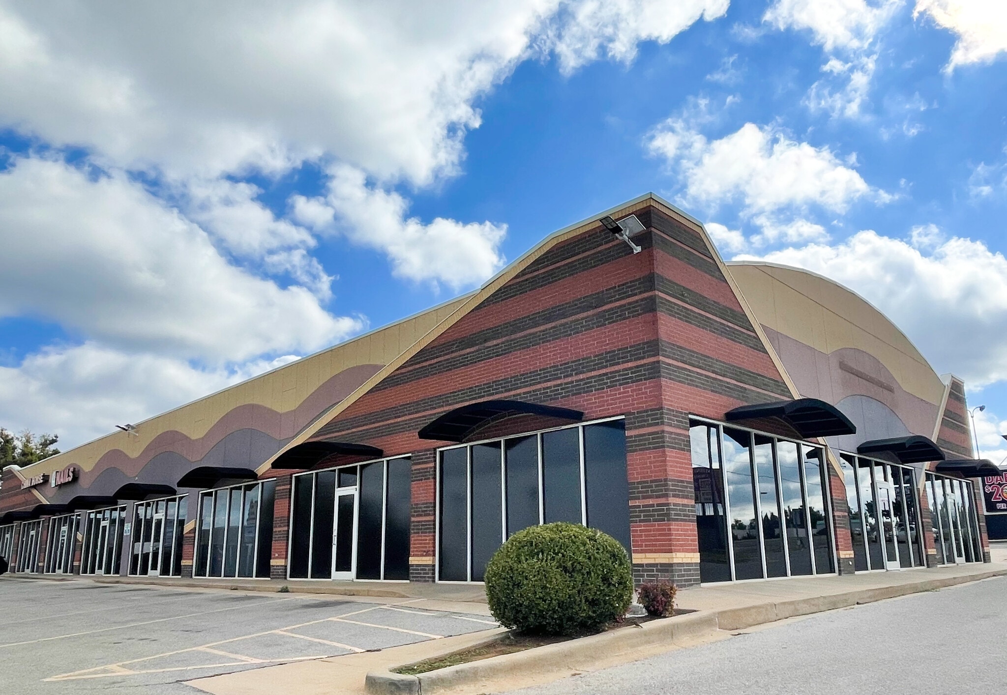 140 S Midwest Blvd, Oklahoma City, OK for lease Building Photo- Image 1 of 7