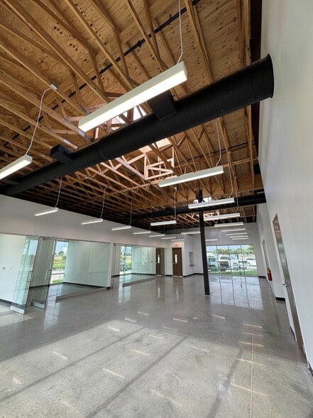 601 Meacham Blvd, Fort Worth, TX for lease - Interior Photo - Image 1 of 9
