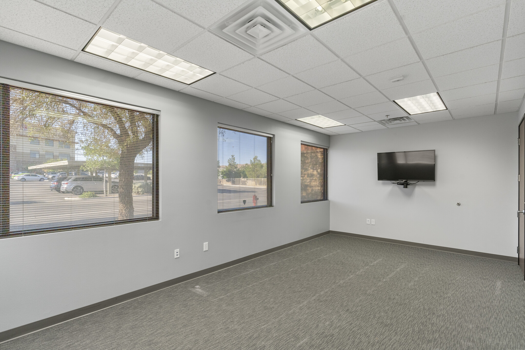 8945 W Post Rd, Las Vegas, NV for lease Building Photo- Image 1 of 4